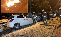 Park halindeki 4 otomobil alev alev yandı