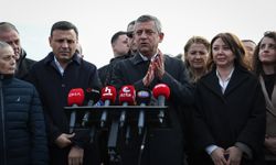 Özgür Özel: İmamoğlu’nun duruşması öncesi çıkan arbedede bir kişinin kaburgası kırıldı