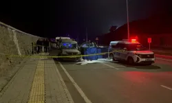 Samsun’da evli bir kadın, evli sevgilisinin boğazını keserek kafasına satırla vurdu