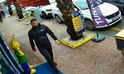 Tabancayla kuyumcuya girip 100 gram altını aldı, havaya ateş açıp kaçtı