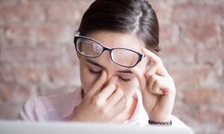 ‘Uzun süre ekrana bakmak göz ve kas sistemini zorluyor’