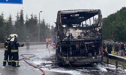 Yanan yolcu otobüsü kullanılamaz hale geldi