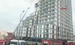 Esenyurt'ta rezidansın çatısında yangın