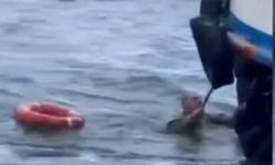 Karaköy'de yolcu vapuru tekneye çarptı: Balıkçı denize düştü