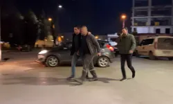 Tartıştığı kayınbiraderi ile araya girmek isteyen eşini bıçakladı