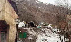 Heyelanda tandır evi çöktü: 2 yaralı