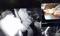 Adana’da minibüs ile otomobil kafa kafaya çarpıştı