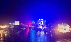 Aksaray'da 2 otomobil çarpıştı: 5 yaralı