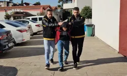 Eşini bıçaklayarak öldürüp, cesedinin başında ağlarken gözaltına alınan şüpheli tutuklandı