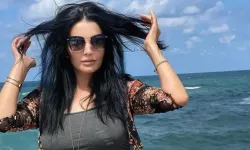 Aleyna Tilki'nin annesi, transparan ve derin dekolteli tarzıyla dikkat çekti!