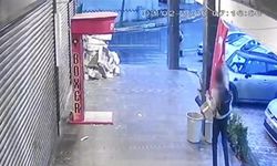 Türk bayrağını indirip cep telefonuyla görüntüleyen şahıs gözaltına alındı