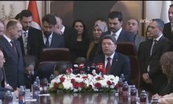 Akın Gürlek ve Yılmaz Tunç'un devir teslim töreninde 'koltuk' krizi