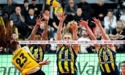 Vakıfbank, geriye düştüğü maçta Fenerbahçe’yi 3-1 mağlup etti