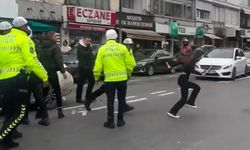 Trafiği kapatıp aracında dans eden kadın Ruh ve Sinir Hastalıkları hastanesine yatırıldı