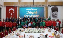 Özel gereksinimli bireyler ve sporcularla iftar buluşması