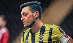 Mesut Özil: 'Şampiyonluk için dualarım Fenerbahçe'yle'