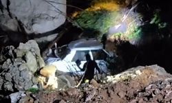 Otomobiliyle dereden geçerken sele kapılıp öldü