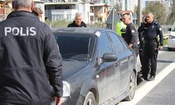 Otomobilde başından silahla vurulmuş halde ölü bulundu