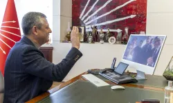 Özgür Özel’den Atatürk büstünü koruyan öğrencilere teşekkür