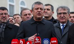 Özgür Özel deprem bölgesinde: Bir gün de sen kal bakalım konteynerde