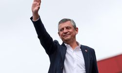 Özgür Özel, Niğde’den Erdoğan’a seslendi: ‘Depremzedeye senet imzalatmayalım’