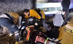 Tarım işçilerini taşıyan minibüs, bahçe duvara çarptı: 2’si ağır, 14 yaralı