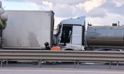 TIR’a çarpan tankerin sürücüsü yaralandı