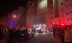 8 katlı binanın elektrik panosu patladı; bina tahliye edildi