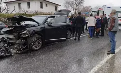 AK Parti konvoyunda kaza! 2 kişi yaralandı