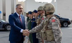 Bakan Fidan, Katar-Türk Birleşik Müşterek Kuvvet Komutanlığı Karargahı’nı ziyaret etti