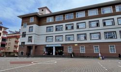 Sınıfta sıkılan kar spreyinden etkilenen 30 öğrenci hastaneye kaldırıldı!