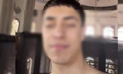 Camide yarı çıplak küfürlü şarkı söyleyen genç tutuklandı