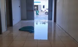 Hatay'da devlet hastanesini su bastı: Muayenelere 30 Mart'a kadar ara verildi!