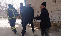 Depo duvarı çöktü; dengesini kaybedip elini makineye kaptıran Melih'in parmakları koptu