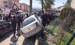 El freni çekilmeyen otomobil, dede ve torunlarını ezdi: 1 ölü, 2 ağır yaralı