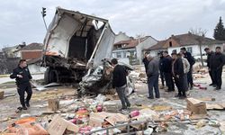 Samsun'da freni patlayan kamyon 4 araca çarptı: 19 yaralı