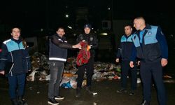 İşçilerin çöpte bulduğu 1 milyon 200 bin liralık altın sahibine teslim edildi