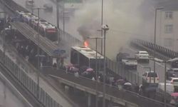 Şişli’de metrobüste yangın çıktı: Seferler durduruldu