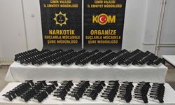 İzmir'de bir evden 149 ruhsatsız tabanca çıktı; 2 gözaltı