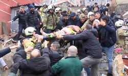 Fatih’te doğal gaz kaynaklı patlama: 2 bina çöktü, 7 kişi kurtarıldı!