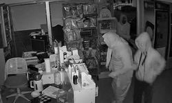 Kadın kıyafetli hırsızlar, 600 saatlik kamera kaydı incelenerek yakalandı