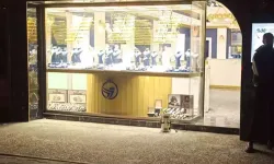 Konya'da kuyumcuya giren hırsızlar sahte bilezikleri çaldı!