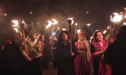 Diyarbakır’da Nevruz ateşini kadınlar yaktı