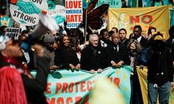 ABD’de savaş karşıtları, ‘No Kings’ eylemlerinde bir araya geldi