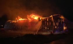 Osmaniye’de kağıt fabrikası yangını