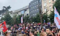 Bıçaklı saldırıyı protesto eden öğretmenler iş bıraktı