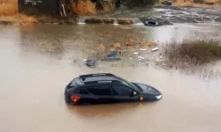 Muğla’da sele kapılan otomobildeki 2 kişiden biri öldü, diğeri kurtarıldı