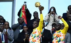 Senegal, elinden alınan Afrika Şampiyonluğu kupasıyla sahaya çıktı!