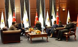 Siyasi partiler bayramlaştı