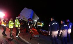 Kamyonet TIR’a arkadan çarptı: 2 ölü, 1 yaralı